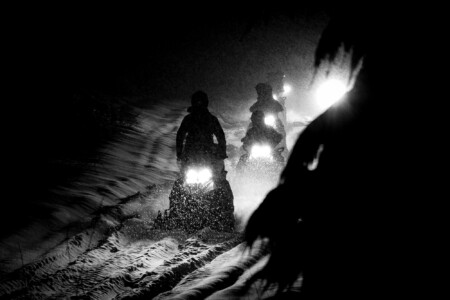 Snowmobile evening tour Golden evening snowmobile tours golden bc